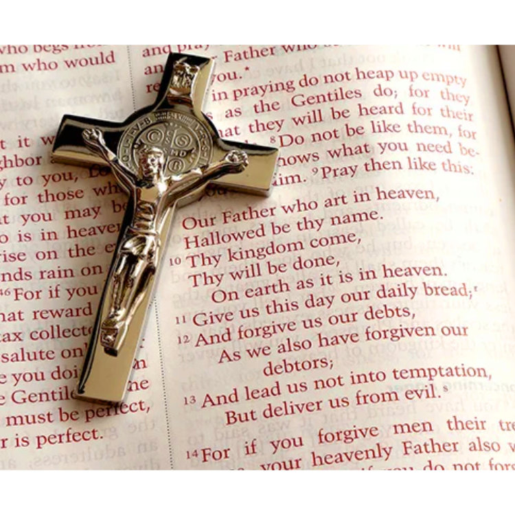 A Crucifix and the text of the Our Father